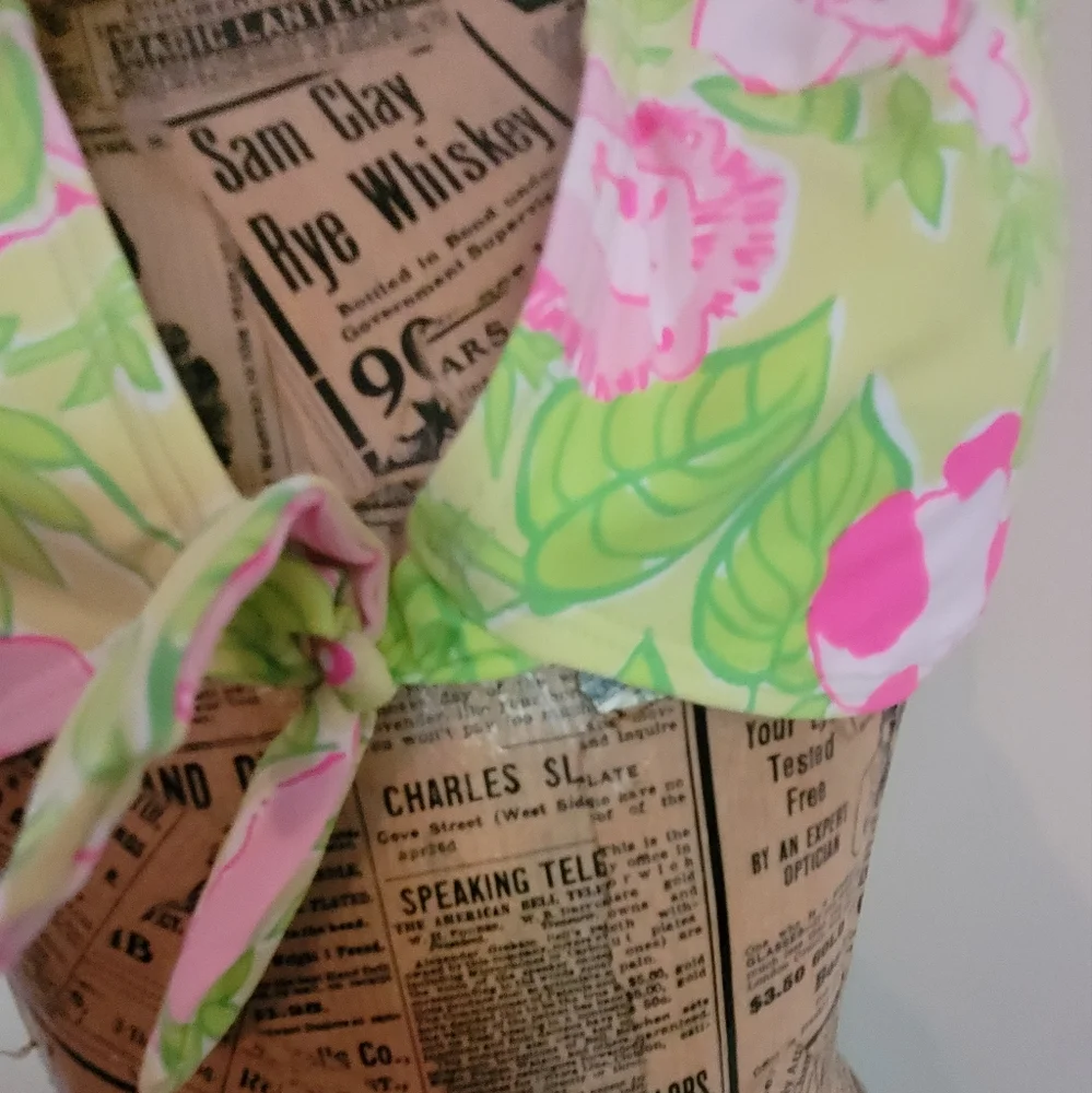 Lilly Pulitzer Floral Halter Swimsuit Bikini Top Unpadded Sz 8 - Picture 2 of 6